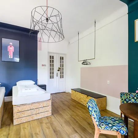 بيت شباب Lull *