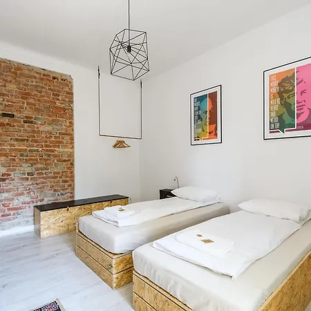 ラル ホステル *